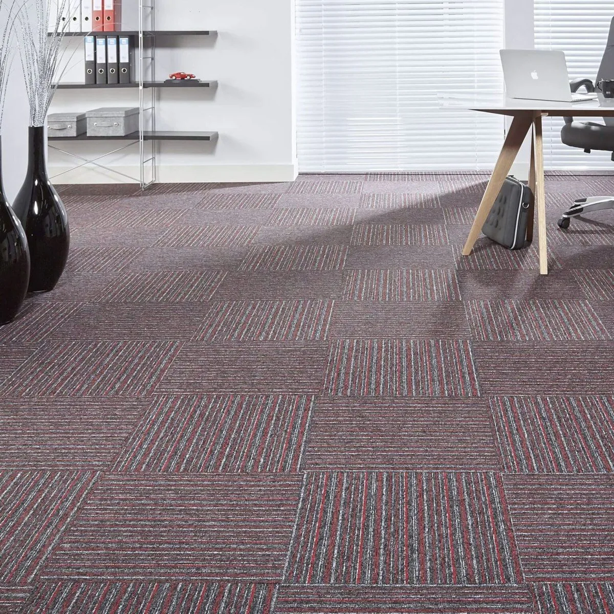Alfombra modular vino rojo oficina — LiBali Querétaro